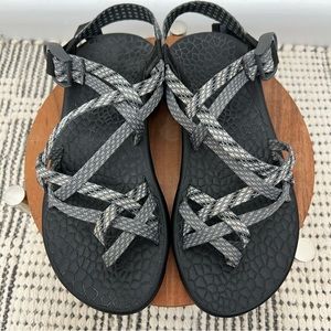 Chaco Black Gray Toe Strap Adjustable Sandals Hiking Outdoor Women’s Size 6